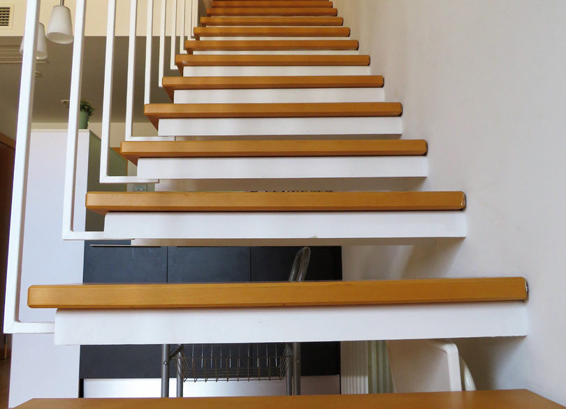 Escales acces segon pis Duplex Centelles